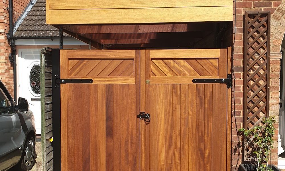 Fridaywood Gates